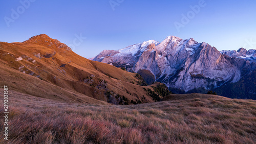 Fotografía Evening view of Marmolada from the viewpoint above Passo Pordoi
