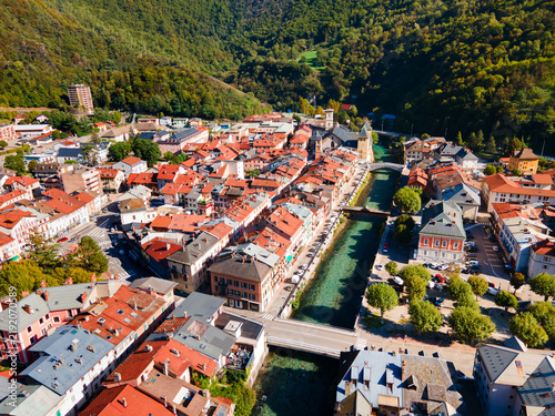 Konstfotografi Aerial view of Moutiers town surrounded by mountains in France