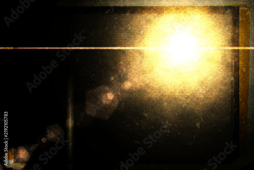  El efecto de luz de destello de lente se superpone al fondo transparente. Efecto de luz retroóptica sobre el fondo oscuro; transmite atmósfera cósmica, calidez y estilo cinematográfico.