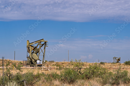 Foto Permian Basin 9-13-2026 Loco Hills NM USAPump jack extracting crude oil from t