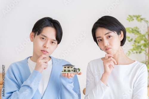 Naklejka 家を持つ夫婦
