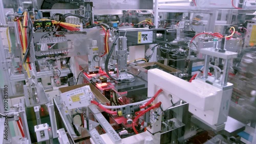 Mobile Phone Touch Monitor Production Line.
Manufacturing production line of touch panel monitor screen for mobile phone.
