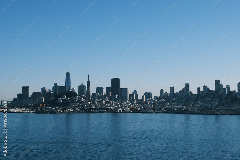 Fototapeta premium San Francisco Skyline Across Calm Blue Bay Water
