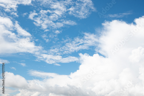 Konstfotografi A scenic blue sky featuring soft wispy cirrus clouds and fluffy white cumulus formations