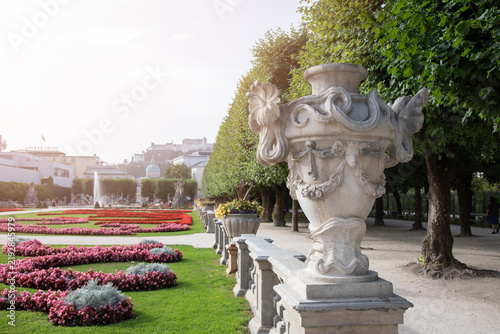 Mirabellgarten, Barock Garten mit Steinvasen, Salzburg, Österreich