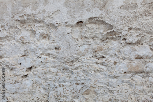 Quadro su tela Rough plaster surface with flaking layers, micro-fractures, exposed mineral matrix, and heterogeneous surface morphology caused by long-term environmental degradation