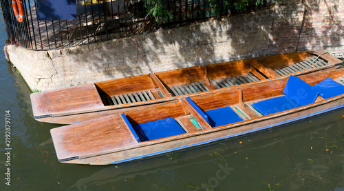 Quadro su tela Traditional Punting Boats on Waterway