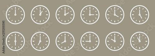 各時刻を表すアナログ時計のアイコン素材セット