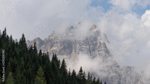 Картината върху платно Die Dreischusterspitze in einem Wolkenschleier