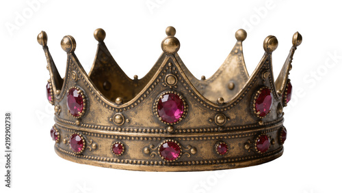 фотографія Ornate antique gold crown with ruby gemstones, isolated on transparent backgroun
