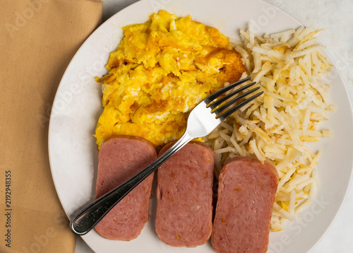 Fotografie scramble eggs  with  spam and hash browns