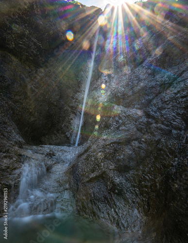 Wasserfall im Gegenlicht