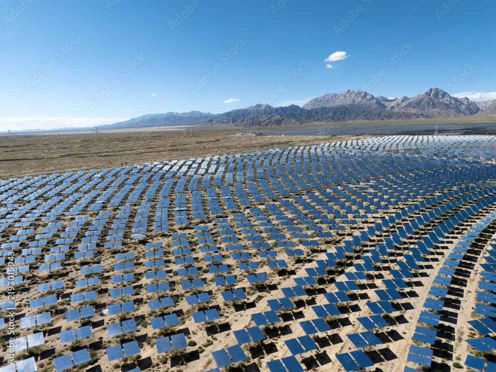 Fototapeta premium solar thermal power station in desert landscape
