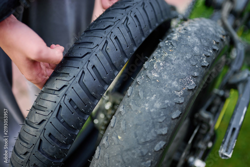 Examining the difference between new and worn bicycle tires
