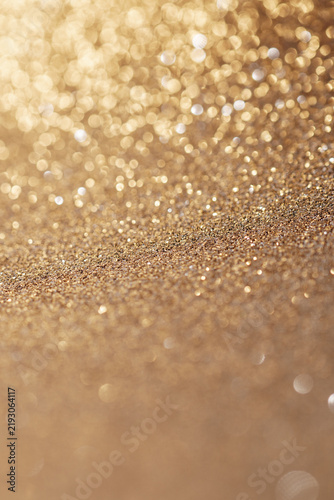 Foto Vertical abstract gold glitter background with intentional soft focus, warm spar