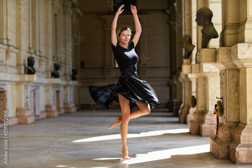Obraz na płótnie Dancer spinning in elegant black dress