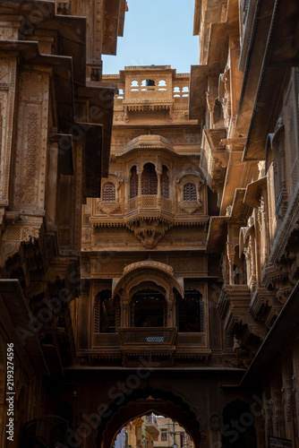 фотографія Srinagar es la capital de verano de la región de Jammu y Cachemira, en la India, templos, mezquitas y construcciones antiguas son la atracción de la ciudad
