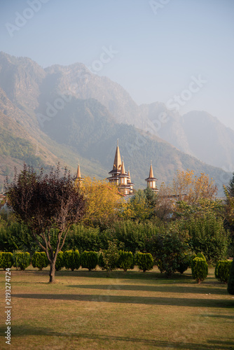 Принти на полотні Srinagar es la capital de verano de la región de Jammu y Cachemira, en la India, templos, mezquitas y construcciones antiguas son la atracción de la ciudad