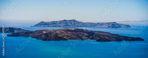 Fotografie Santorini volcanic caldera islands surrounded by blue sea