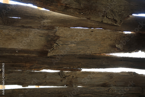 techo pared muro separador de tablas tablones de madera verticales 4M0A3184-as26