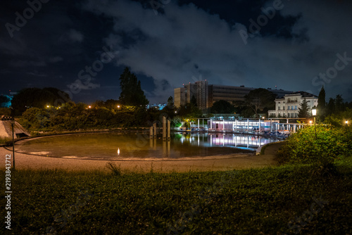фотографія Parque Eduardo VII Pond and Buildings at Night in Lisbon Portugal