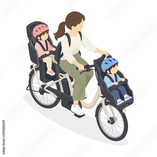 子供を乗せた自転車で移動する日本人親子の斜め俯瞰