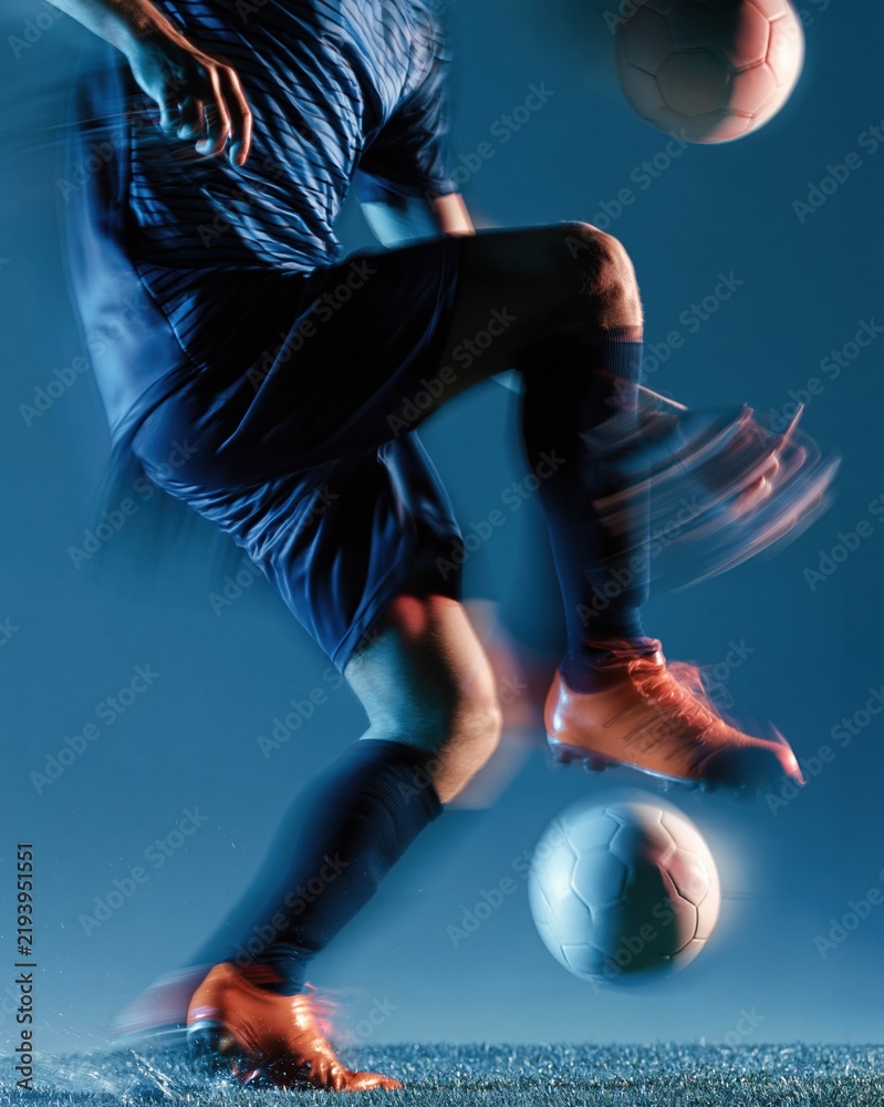 Obraz premium soccer player kicking ball with motion blur