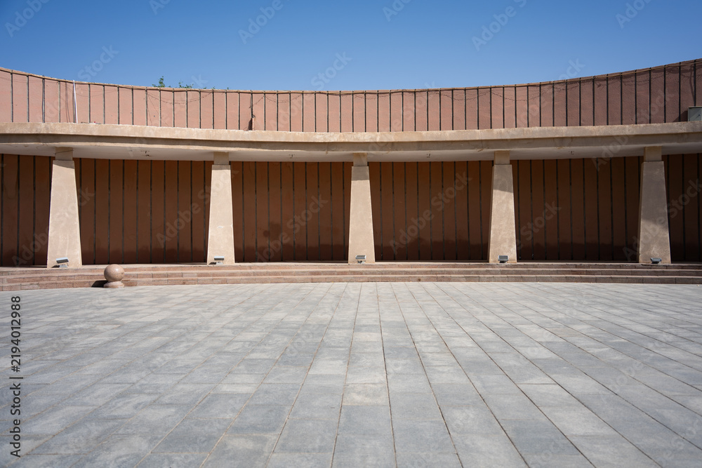 Fototapeta premium modern curved architectural courtyard plaza landscape view
