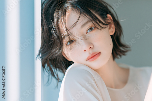 透明感のある女性の爽やかなビューティーポートレート。