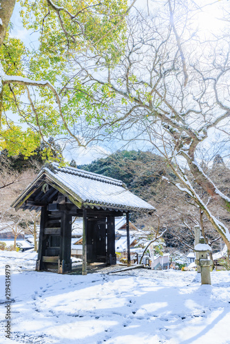 Obraz na płótnie 冬の積雪した秋月城跡 黒門 福岡県朝倉市