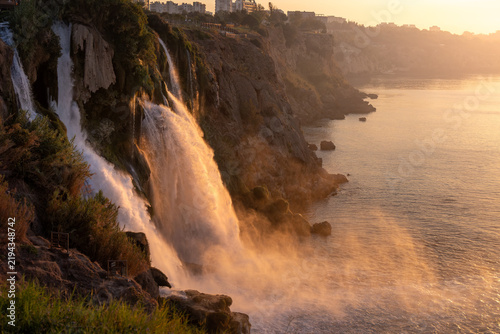 фотографія Strong waterfall crushing from high cliff to sea at sunrise, Antalya, Türkiye