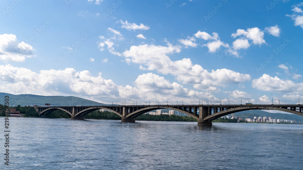 Fototapeta premium city river. river rafting. city landscapes