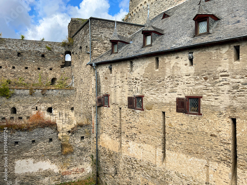 Fotografie selective focus ancient castle walls of Rheinfels Fortress