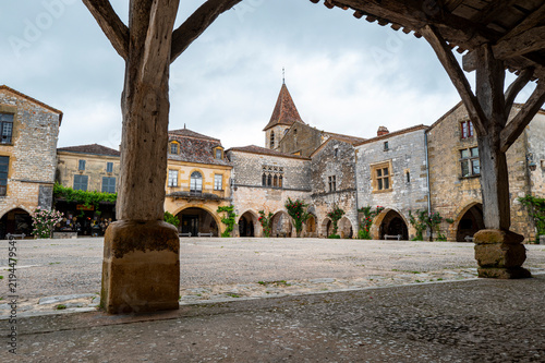 Marktplatz in Monpazier, Dordogne, Frankreich