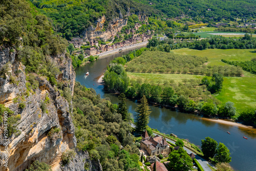 Blick auf den Fluss Dordogne bei Vezac, Dordogne, Frankreich