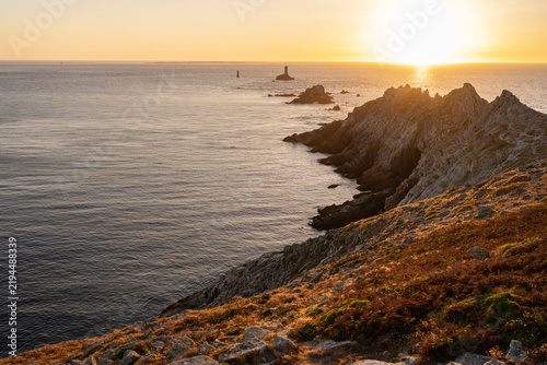 atardecer en la costa de la bretaña francesa