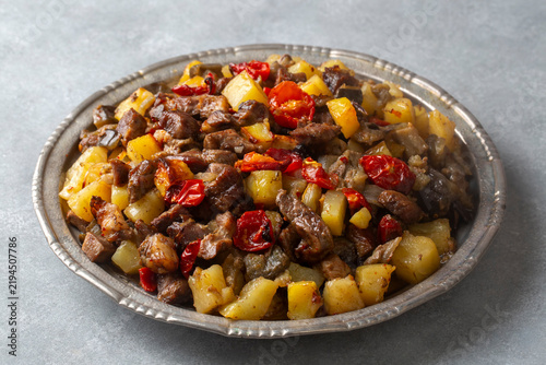 Foto From Turkish cuisine; meat, vegetable kebab, casserole