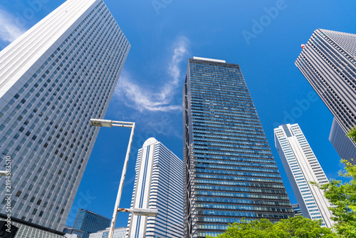 Plakat 新宿副都心に立ち並ぶ高層ビルとオフィス街の風景 