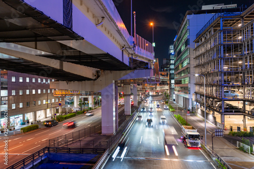 Plakat 横浜駅周辺の幹線道路と高速道路の夜景 