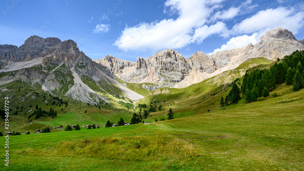 Naklejka premium Passo San Pellegrino, Trentino Alto Adige, Val di Fassa, conca del rifugio Fuciade 