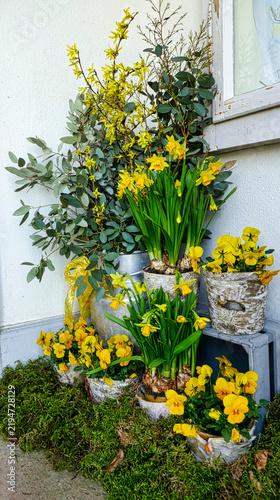 Osterdekoration im Vorgarten