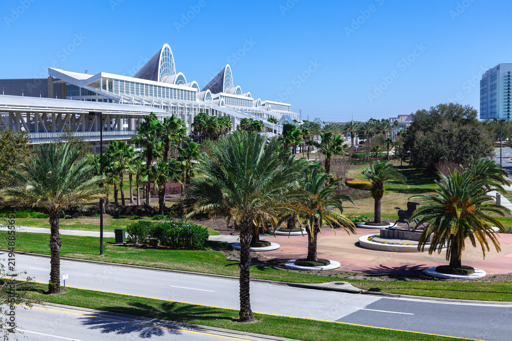 Obraz premium Orange County Convention Center Palm Trees Orlando Florida