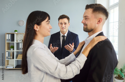 Принти на полотні Man confronts coworkers about their romantic involvement in office setting, secret relationship and emotional strain