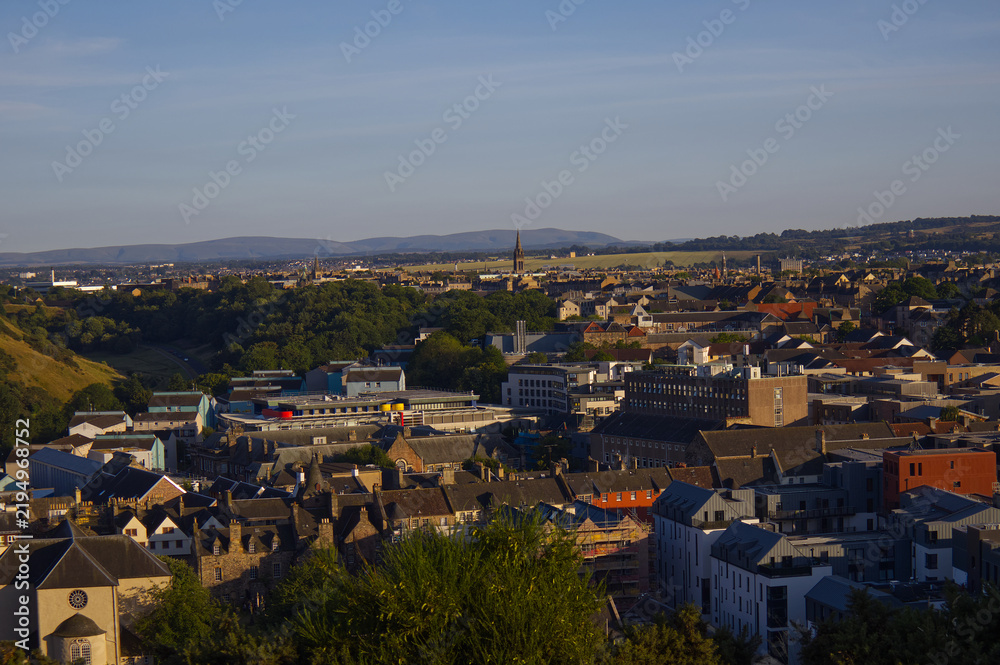 Fototapeta premium Edinburgh city skyline panoramic view at golden hour featuring historic gothic architecture and modern urban development
