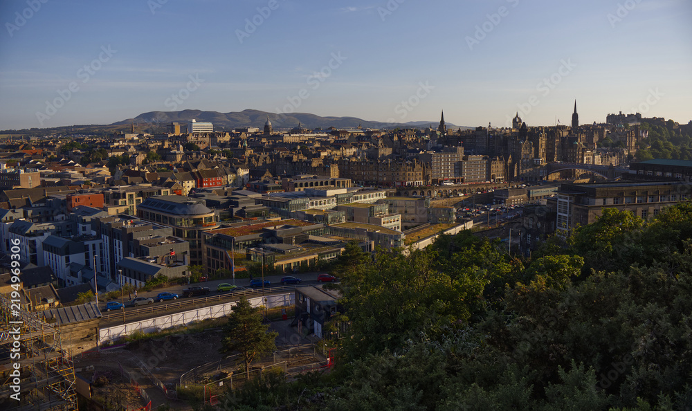 Fototapeta premium Edinburgh city skyline panoramic view at golden hour featuring historic gothic architecture and modern urban development