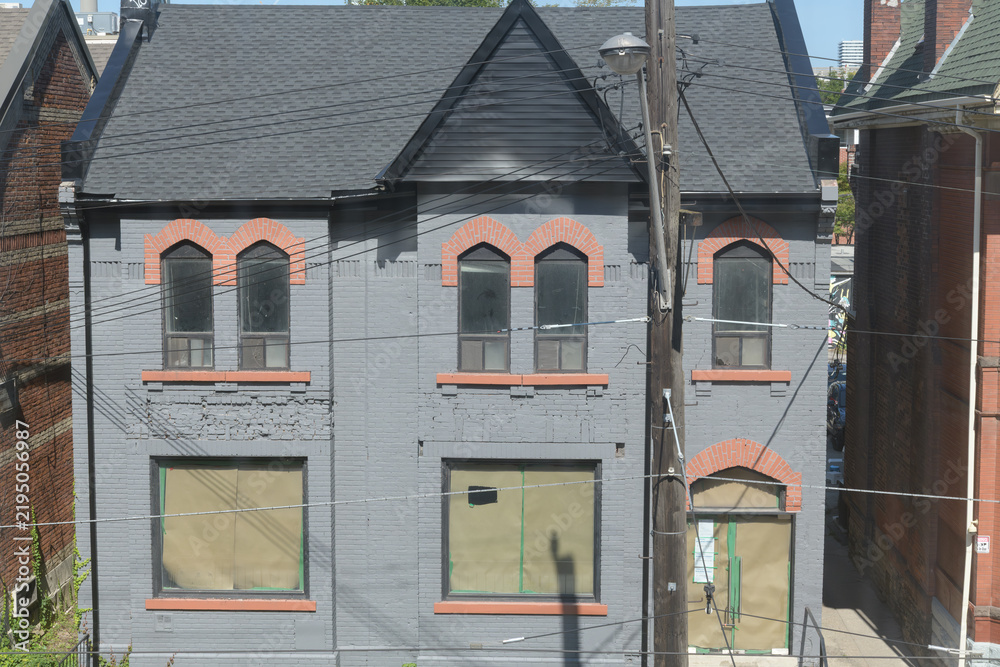 Obraz premium exterior of William McCaw House, a heritage property at 350 Dundas St W (viewed from the Art Gallery of Ontario), Toronto