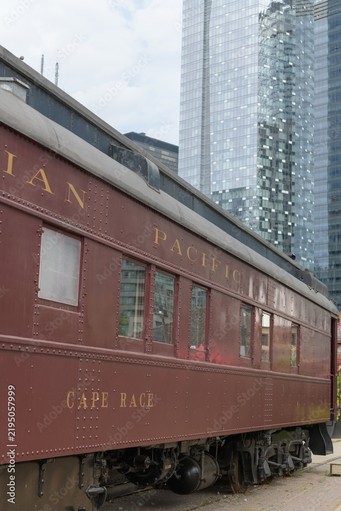 Obraz premium exterior side of Canadian Pacific Railway 1929 luxury solarium-lounge car, the Cape Race, at Roundhouse Park, Toronto