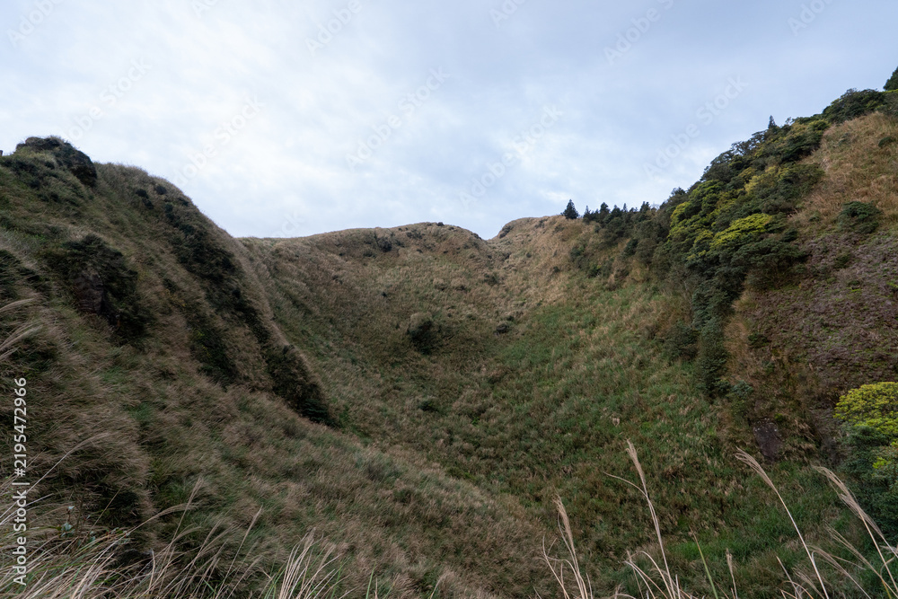 Fototapeta premium Hiking trail leading to the peak of Mount Qixing, Yangmingshan, Taiwan