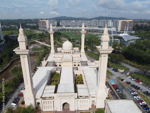 Obraz na płótnie SHAH ALAM, MALAYSIA - OCTOBER 15, 2023: Drone view capturing the grand architect