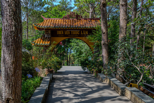 Obraz na plátně Entrance gate of Truc Lam Monastery in Da Lat